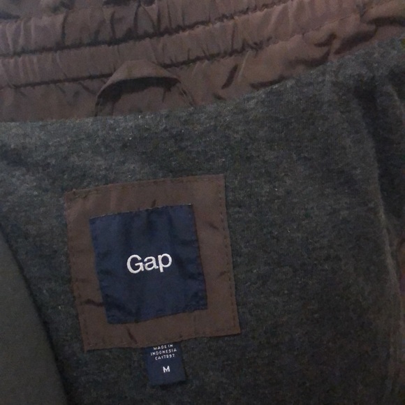 Gap Grayish Brown Collared Puffer Vest 🤎 ————————- - Picture 3 of 3